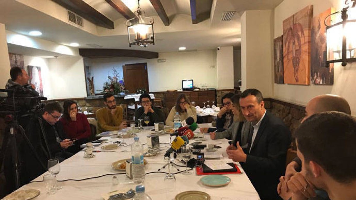 El alcalde Carlos González ofreció sus previsiones y deseos para 2018 en un desayuno con los medios de comunicación.
