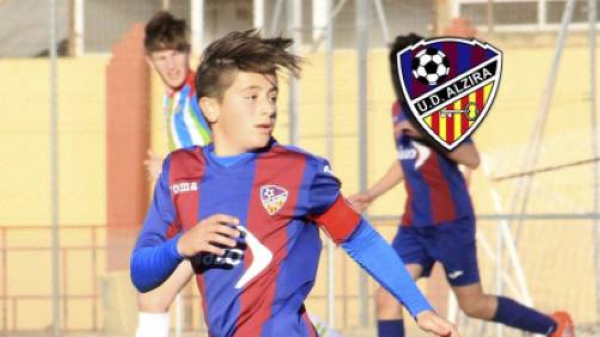 Imagen del futbolista Nacho Barberá (Por UD Alzira)