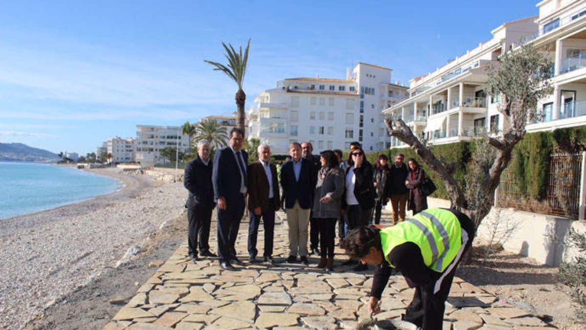 Trabajos en la playa de Cap Negret de Altea.