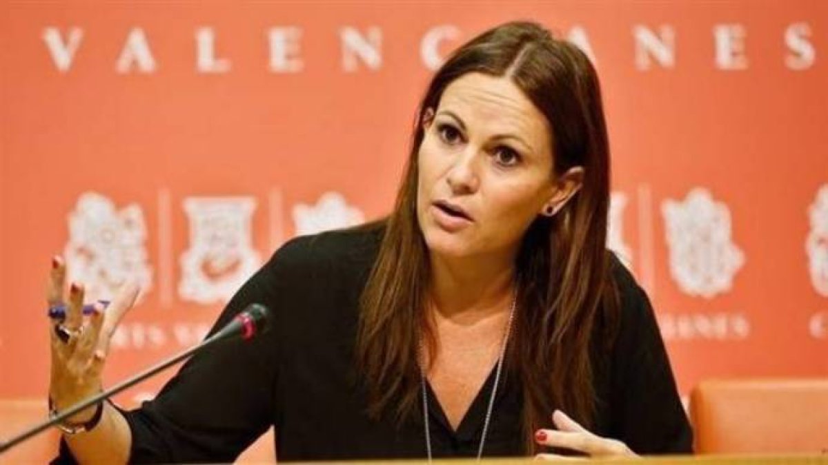 La portavoz popular de Educación del Grupo Popular en Les Corts, Beatriz Gascó.