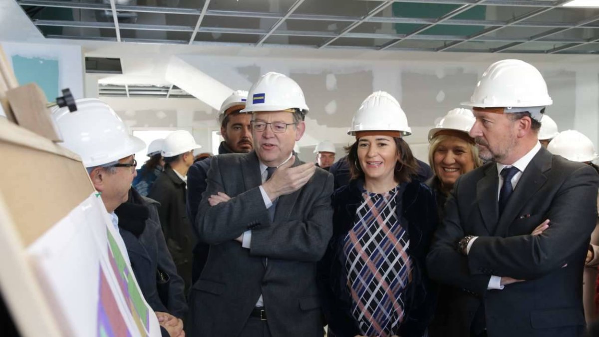 Ximo Puig visita las instalaciones del Hospital de la Vega Baja.