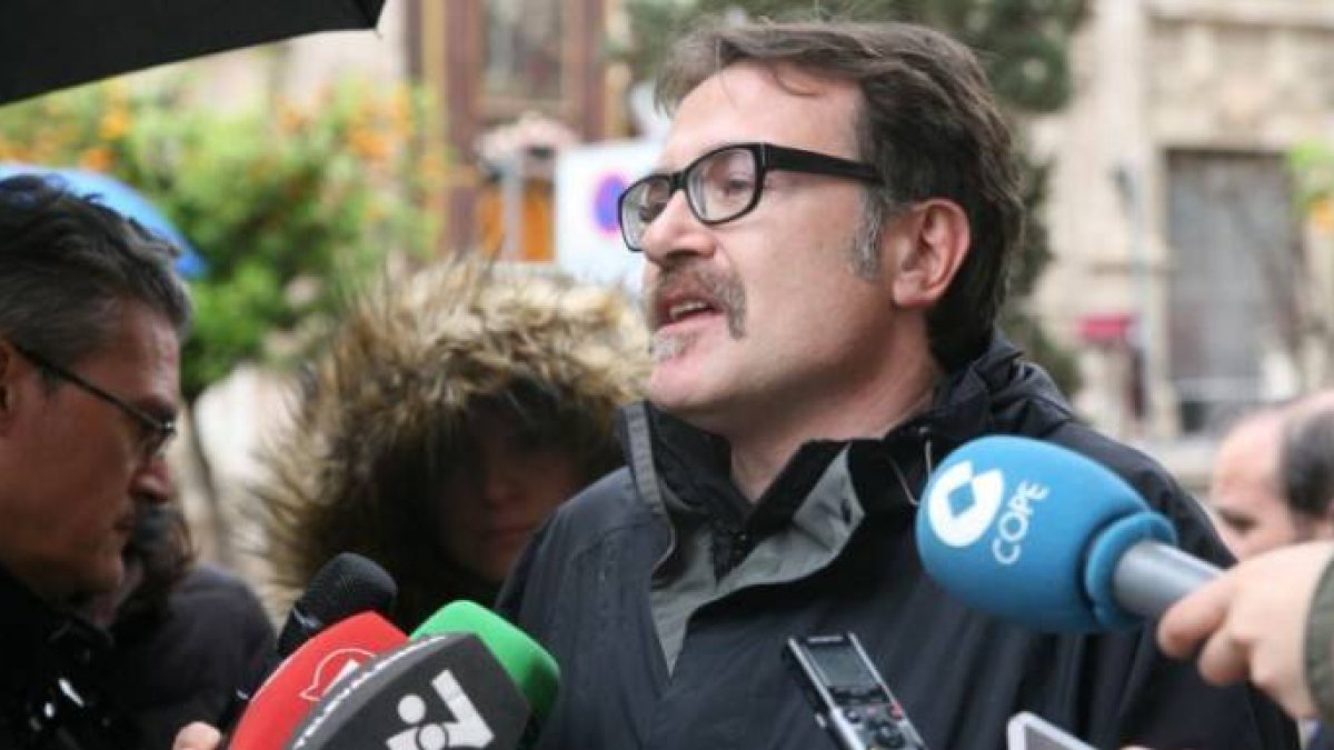 Grezzi llama al ex conseller Gerardo Camps “vago y maleante”