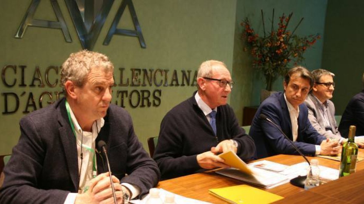 El presidente de Ava-Asaja, Cristóbal Aguado, en la asamblea general de la entidad