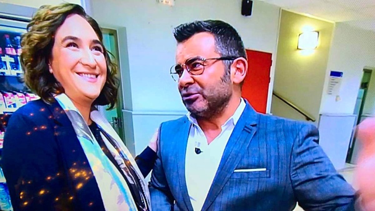 Ada Colau y Jorge Javier Vázquez, antes de la entrevista del Deluxe.