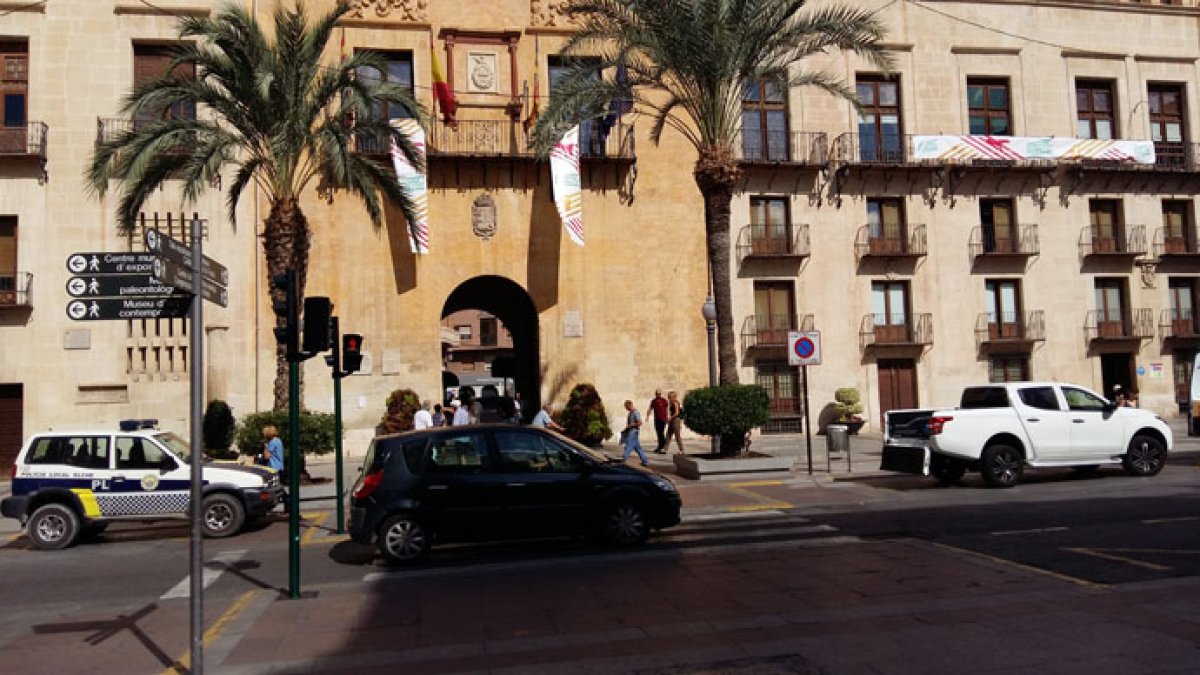 El Ayuntamiento de Elche bajará dos impuestos.