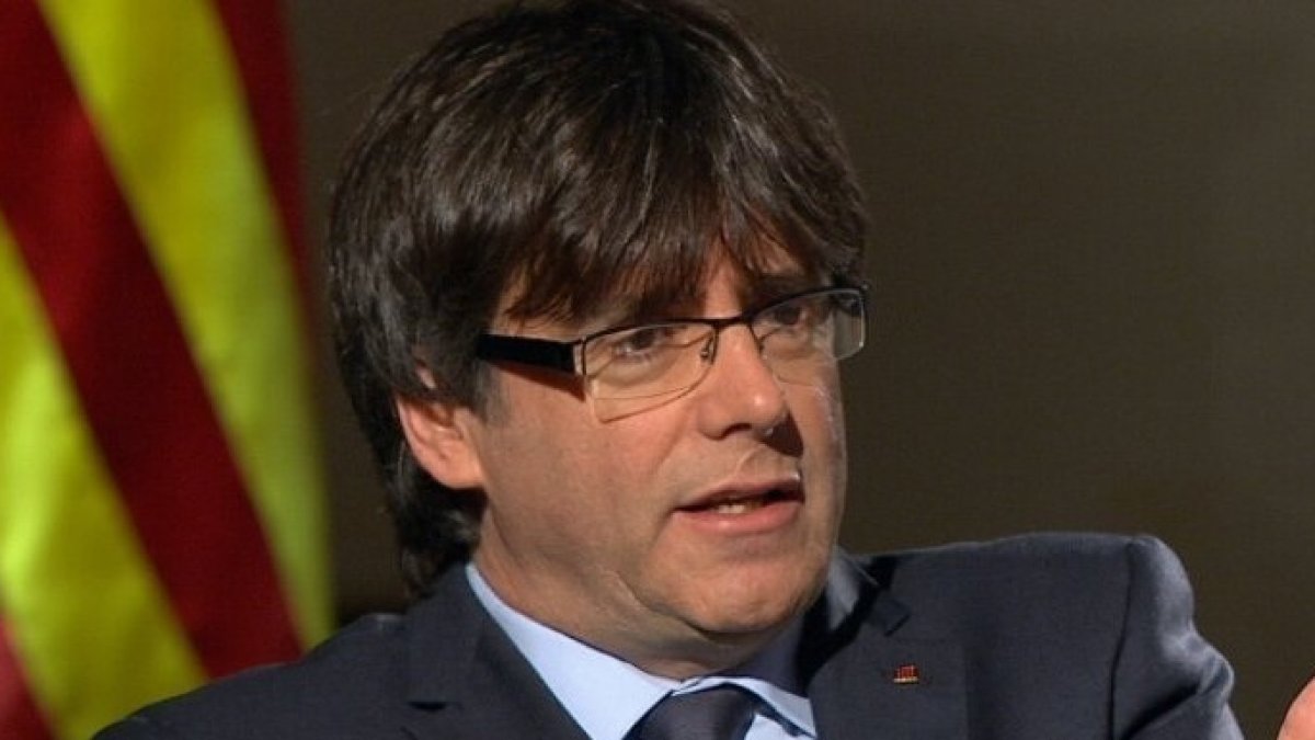 La insensatez de Puigdemont aboca a Cataluña a un escenario de violencia y caos