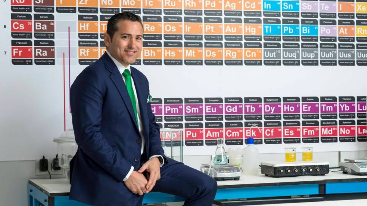 Carlos Ledó en el laboratorio