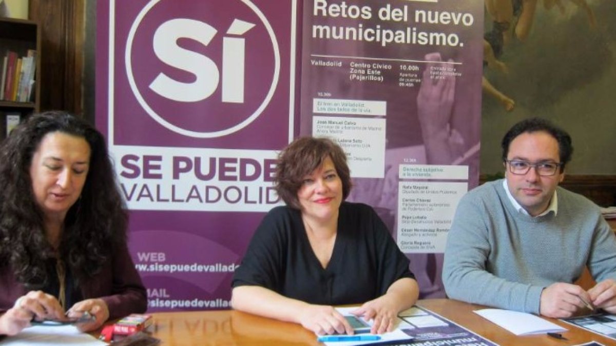 Los tres concejales suspendidos e inhabilitados por Podemos.