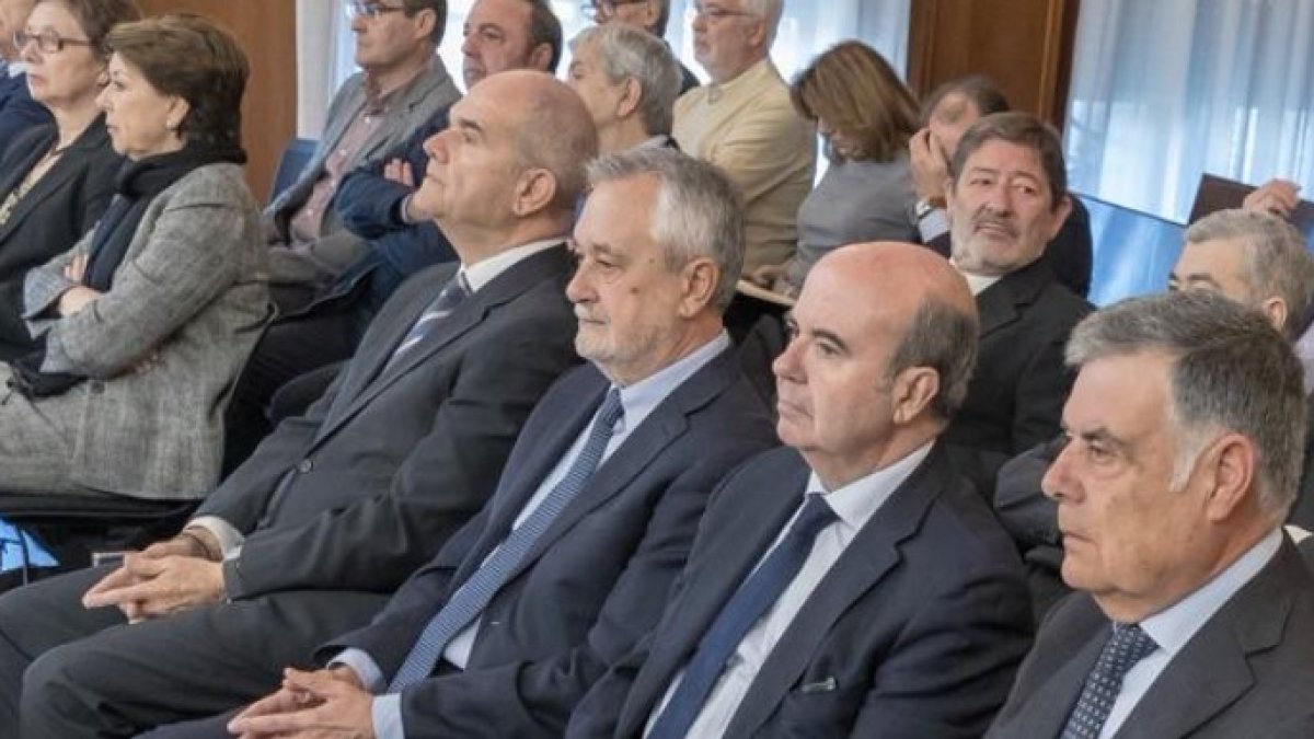 Chaves, Griñán y Zarrías en el banquillo este miércoles.