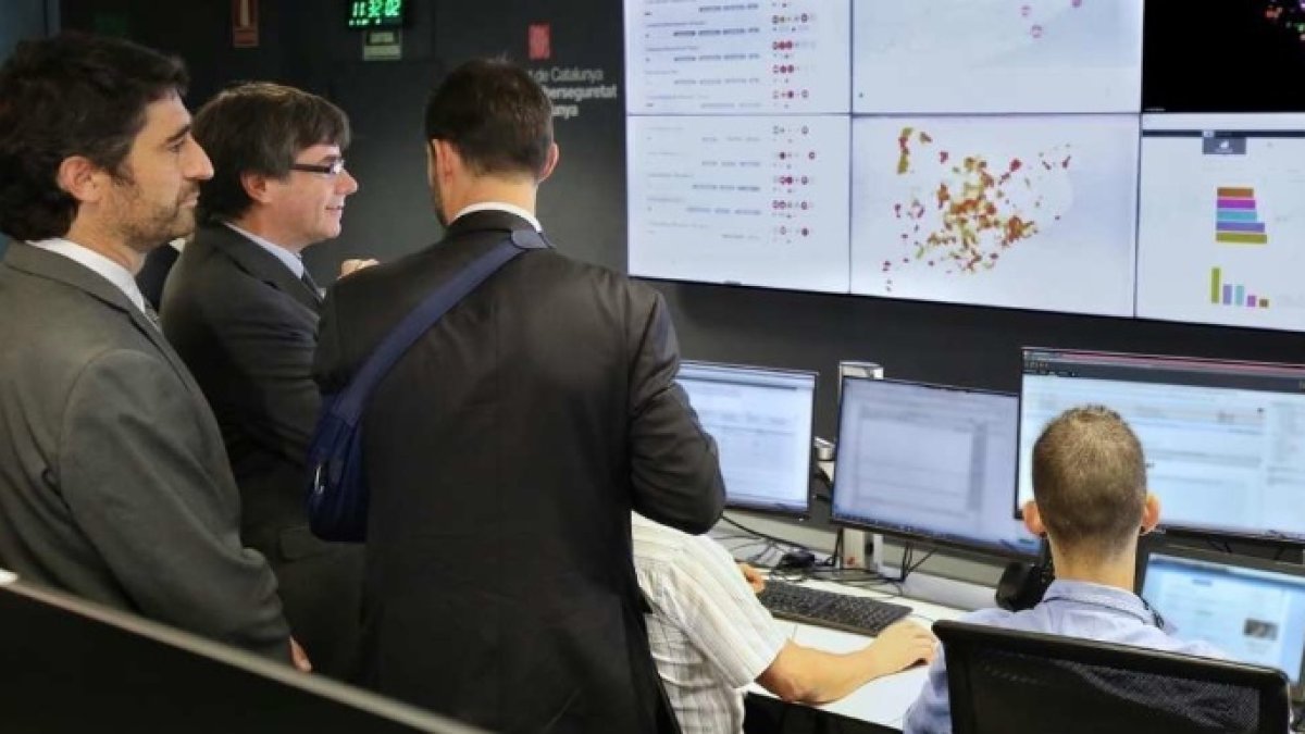 Puigdemont, durante la inauguración de la Agencia de Ciberseguridad de Cataluña.