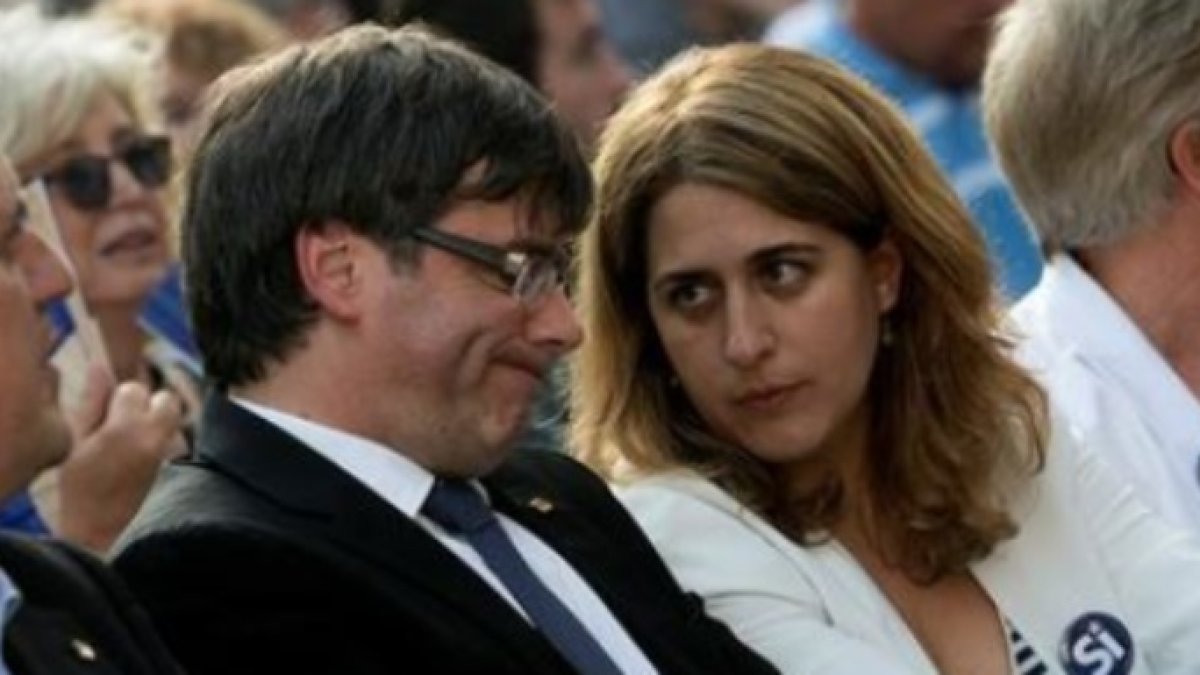 La coordinadora del PDeCAT, Marta Pascal, junto a Puigdemont.