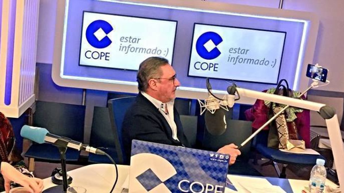 Carlos Herrera, en los estudios de COPE.