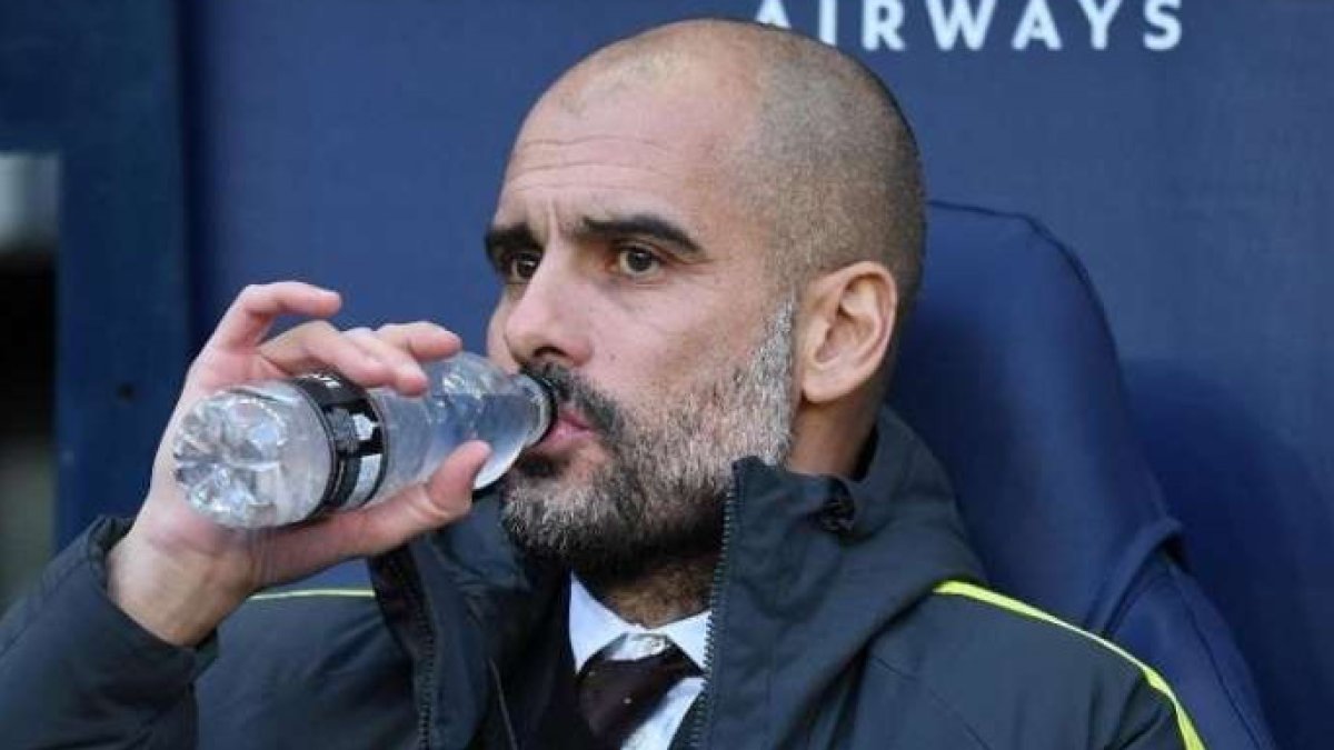 Guardio, bebiendo al parecer agua