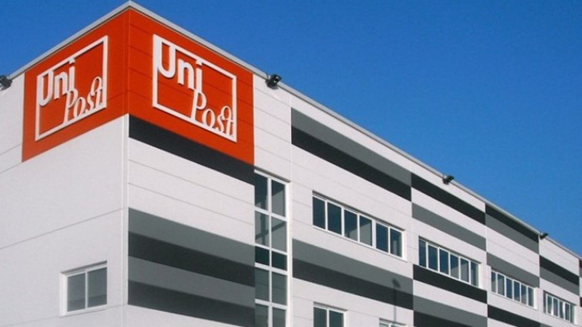 La Guardia Civil registra Unipost, donde intervino las tarjetas censales del 1-O