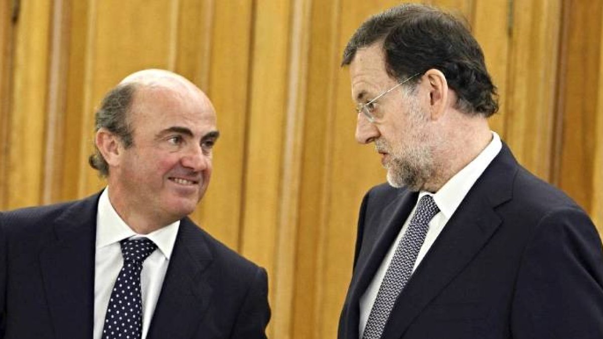 Luis de Guindos y Mariano Rajoy, en una imagen reciente.