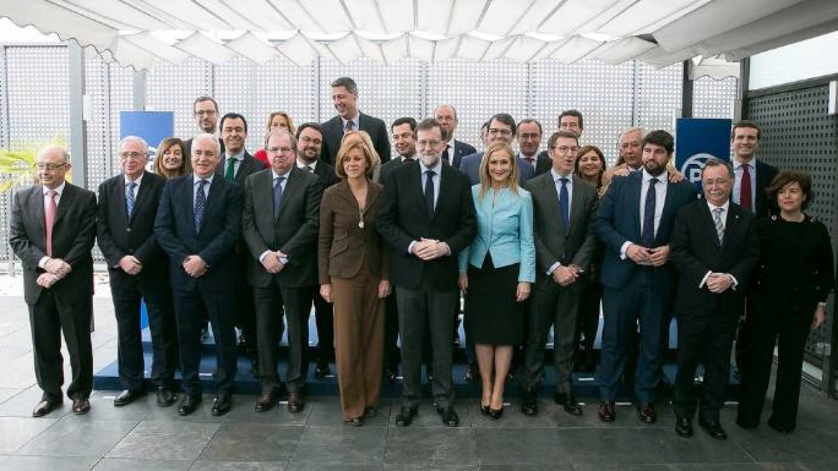 La fotografía de familia antes del inicio de la reunión.