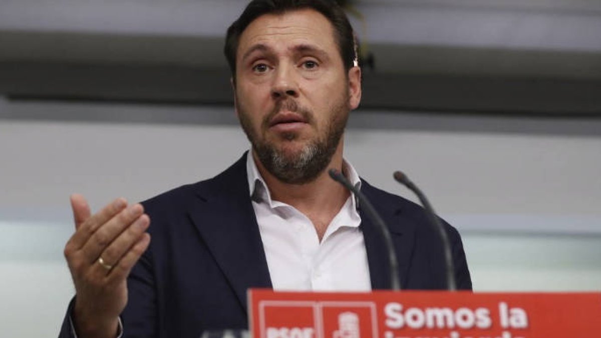 Oscar Puente, en una rueda de prensa en Ferraz.