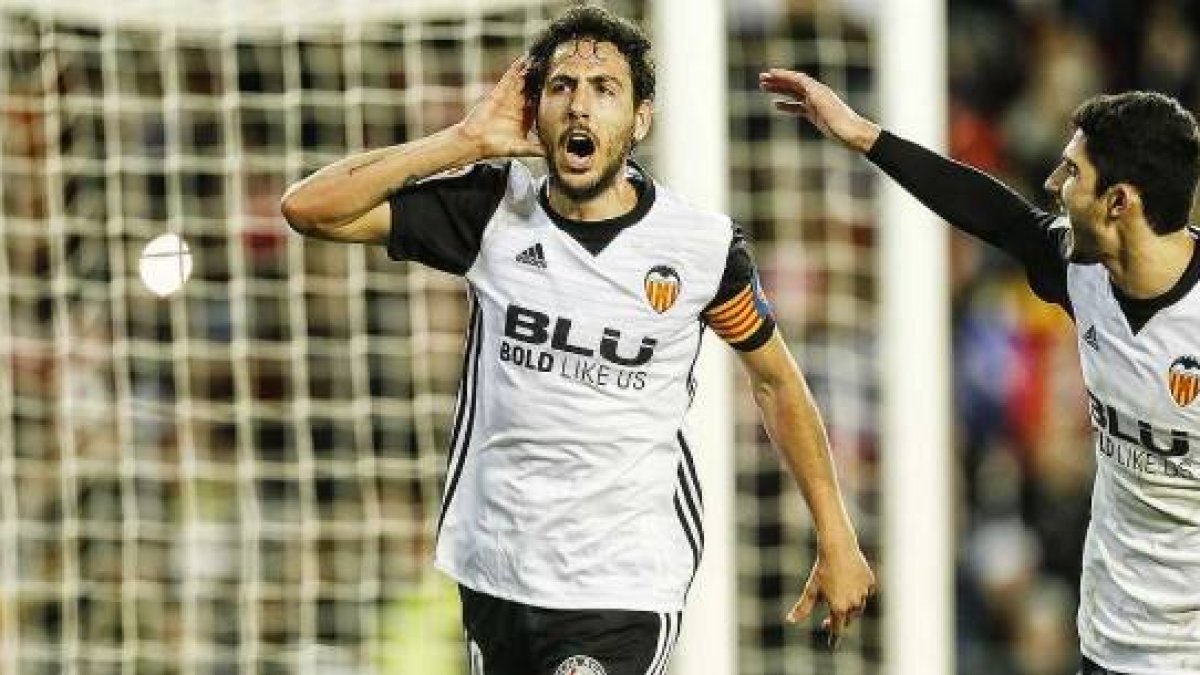 Valencia CF3-Levante UD1: El Valencia CF se alía con Medié Jiménez para doblegar