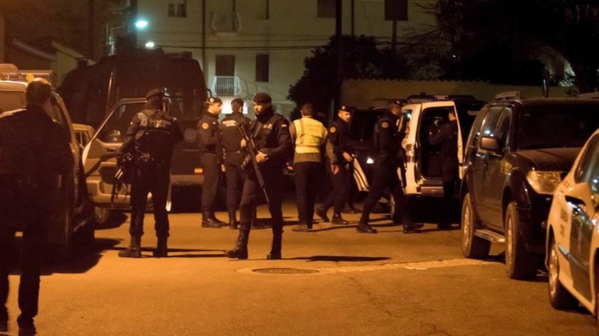Despliegue de la Guardia Civil tras el tiroteo mortal en Andorra (Teruel)