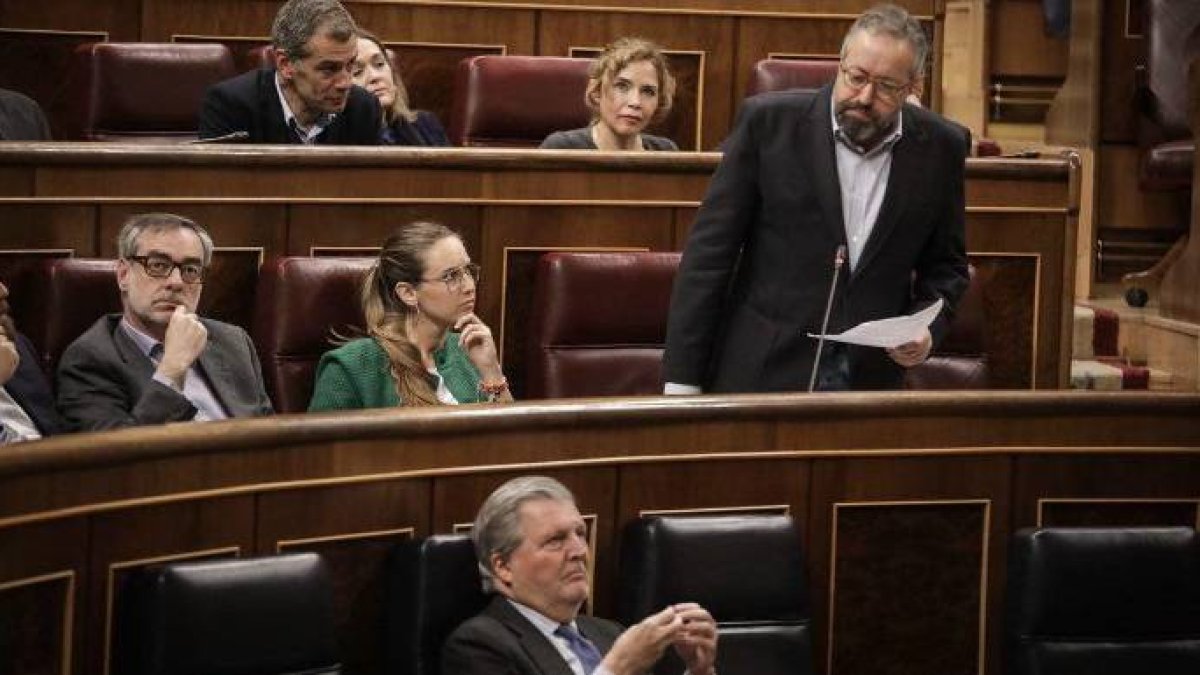 Duelo de alto voltaje entre Girauta y Méndez de Vigo, este miércoles en el Congreso.