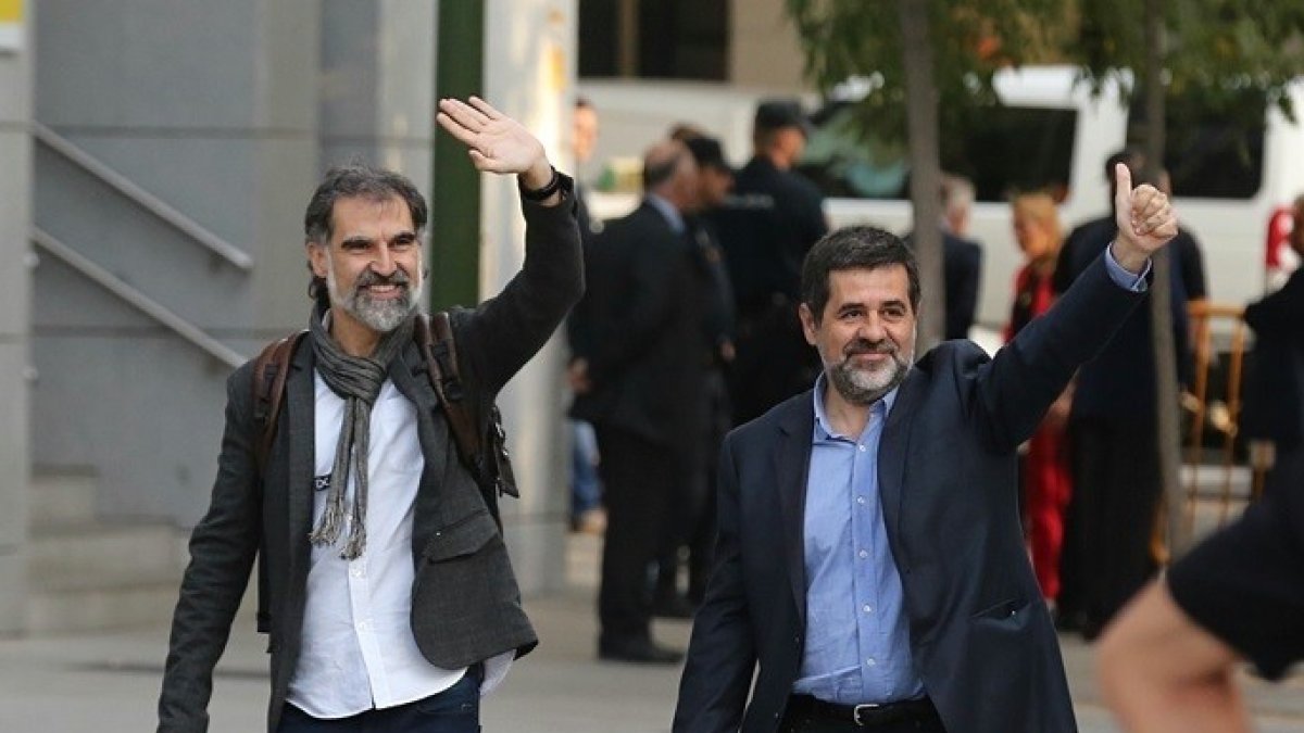 Los Jordis, dirigiéndose a la Estrella de la Muerte