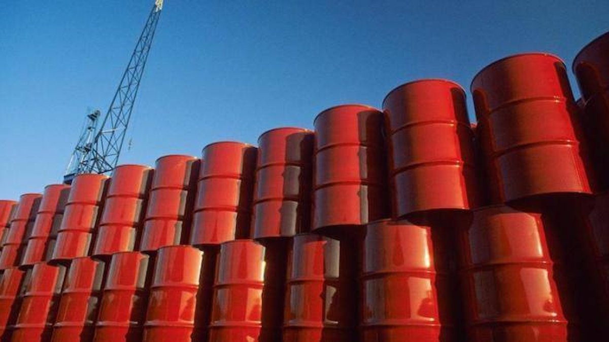 El petróleo apunta a los 80 doláres