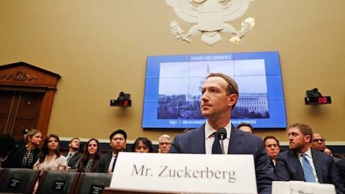 Zuckerberg pide perdón y anuncia un cambio de filosofía