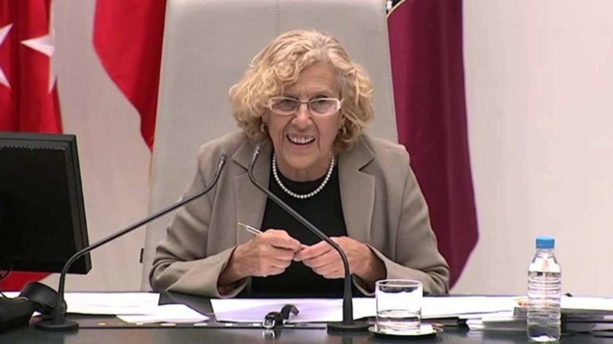 Manuela Carmena, presidiendo el pleno del Ayuntamiento de Madrid.