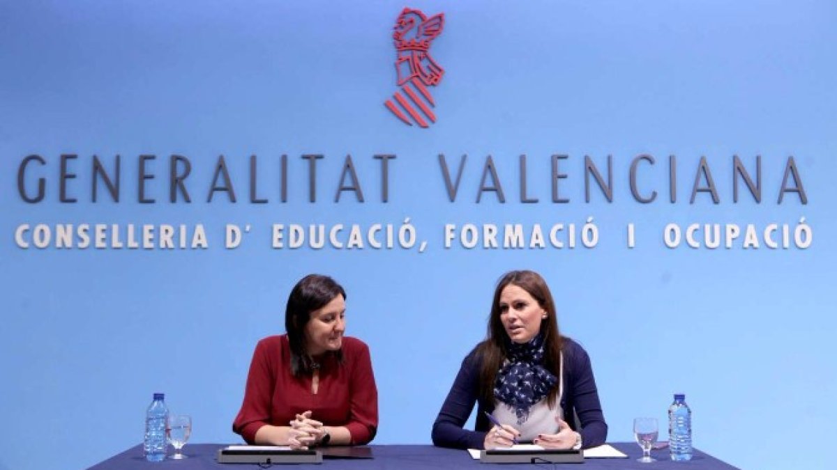 Beatriz Gascó (d) en su etapa en Conselleria