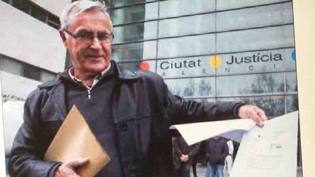 joan Ribó, en 2015 tras presentar una denuncia contra Barberá.
