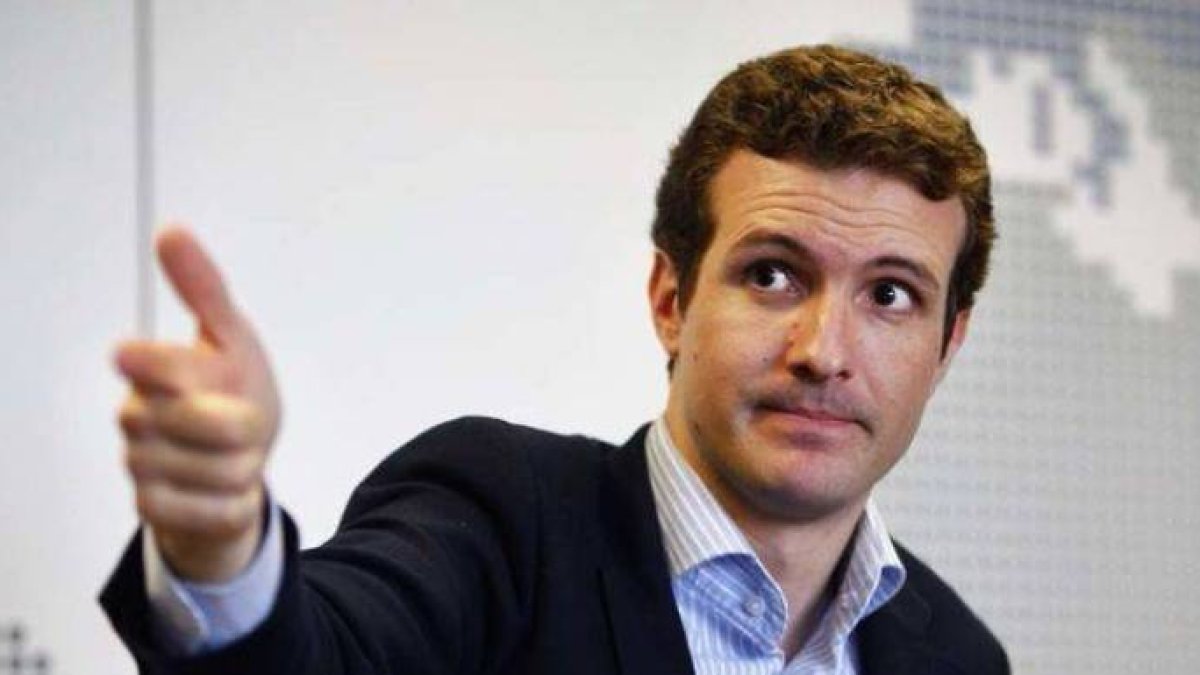 Se abre la veda contra el PP: tras el máster de Cifuentes ahora van a por Casado