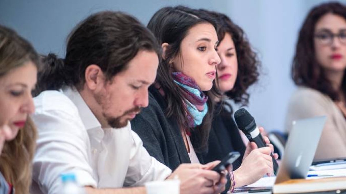 El líder de Podemos, Pablo Iglesias, junto a Irene Montero.