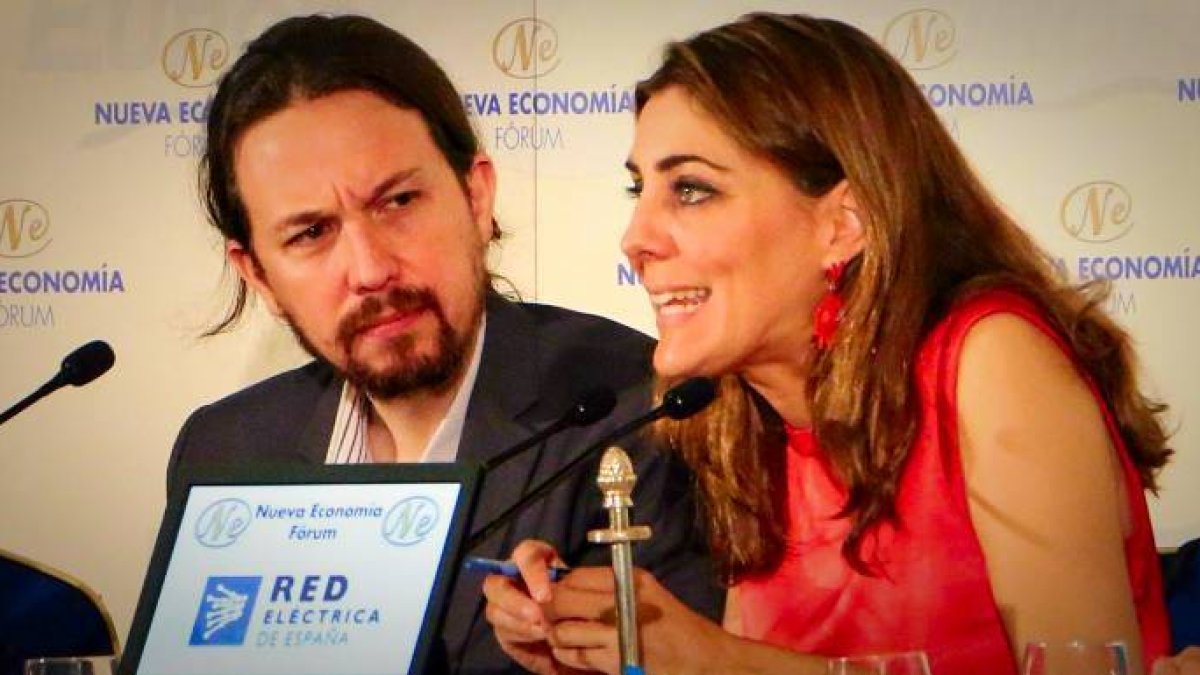 Pablo Iglesias y Lorena Ruiz-Huertas, durante un desayuno informativo.