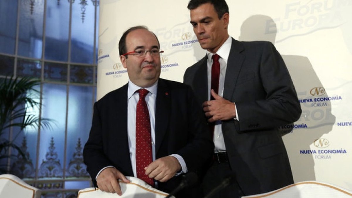 Pedro Sánchez junto al líder del PSC, Miquel Iceta.
