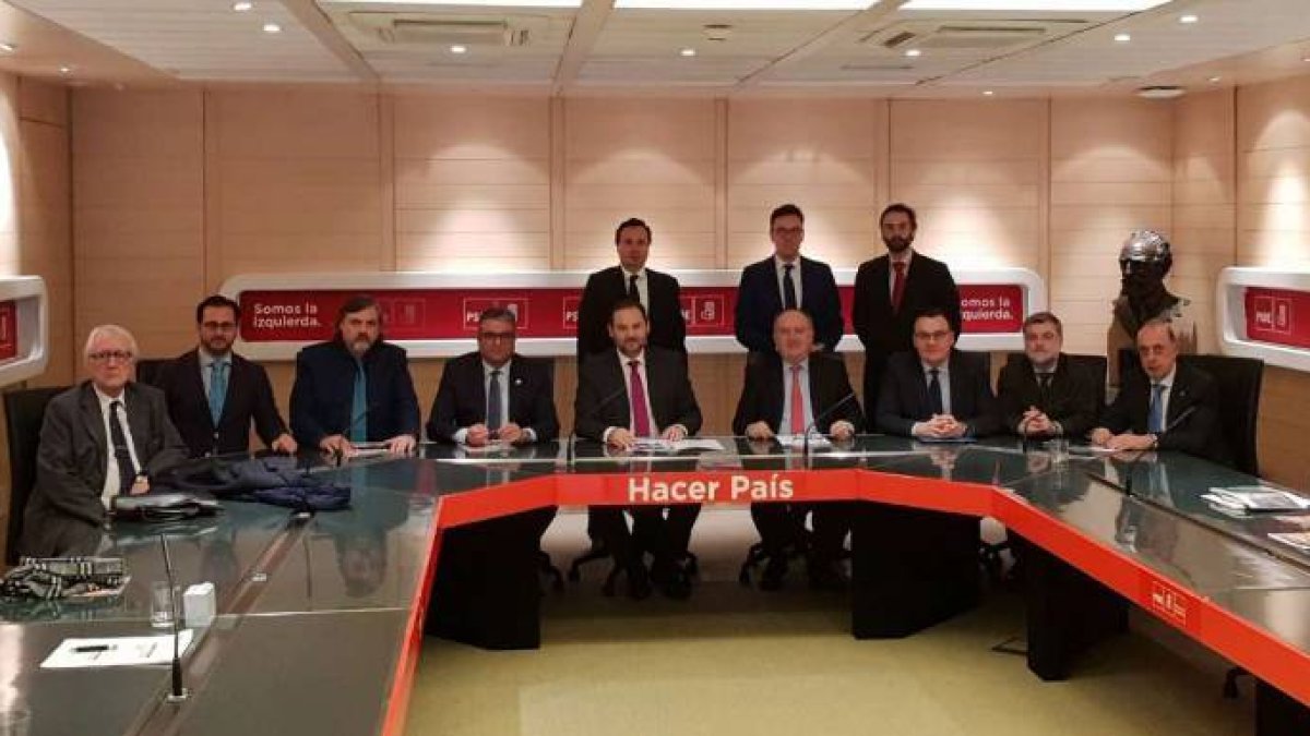 Reunión de CEDAES y José Luis Ábalos en Ferraz