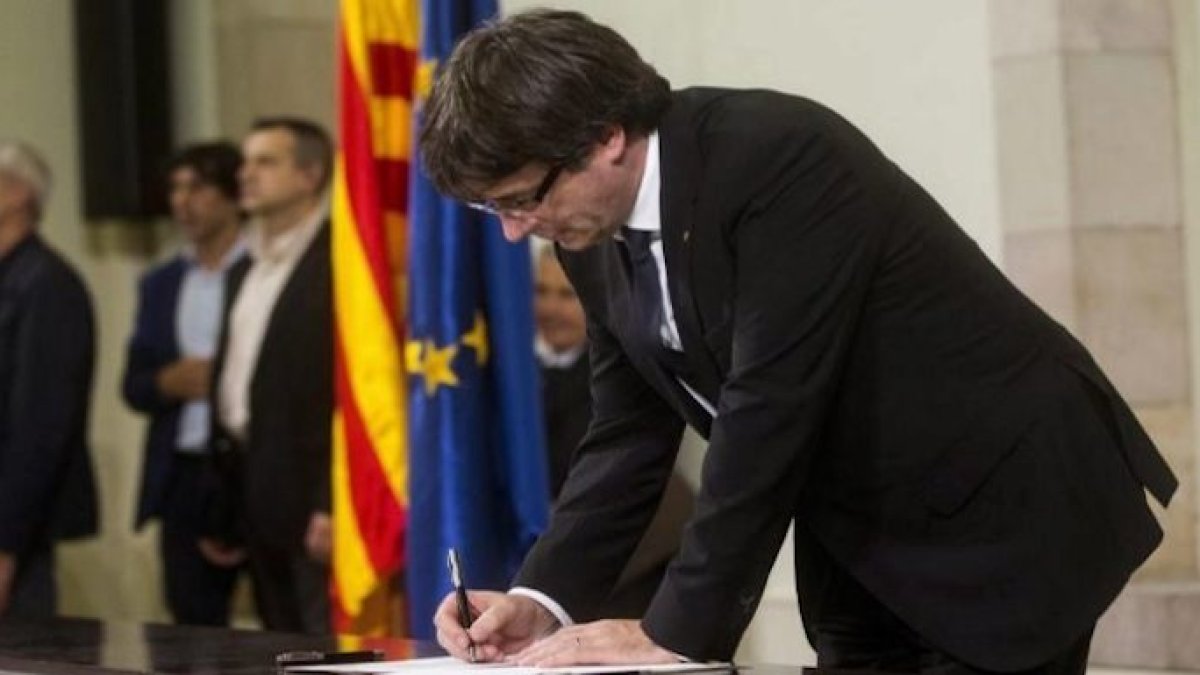 Cuatro empresas a la hora abandonan Cataluña