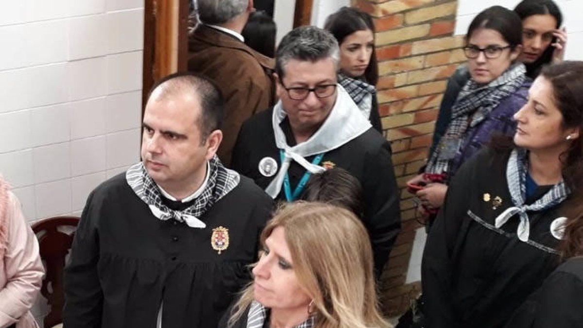Eva Montesinos, junto a su Equipo de Gobierno, se encomienda a la Santa Faz.