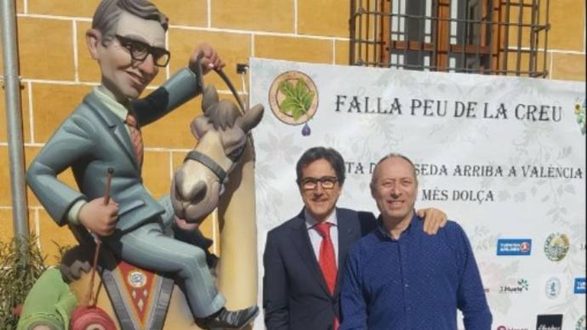 La campaña electoral también se planta en las fallas