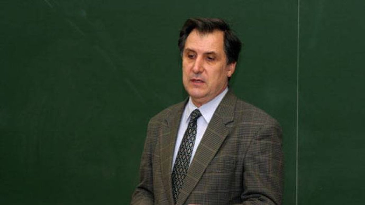 El historiador Federico Martínez Roda tiene nuevo libro