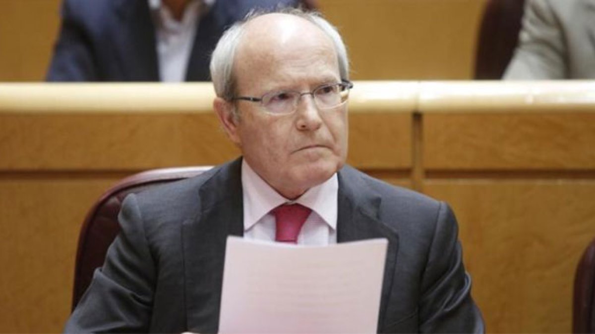 José Montilla deja tirados a sus compañeros socialistas y no vota el 155