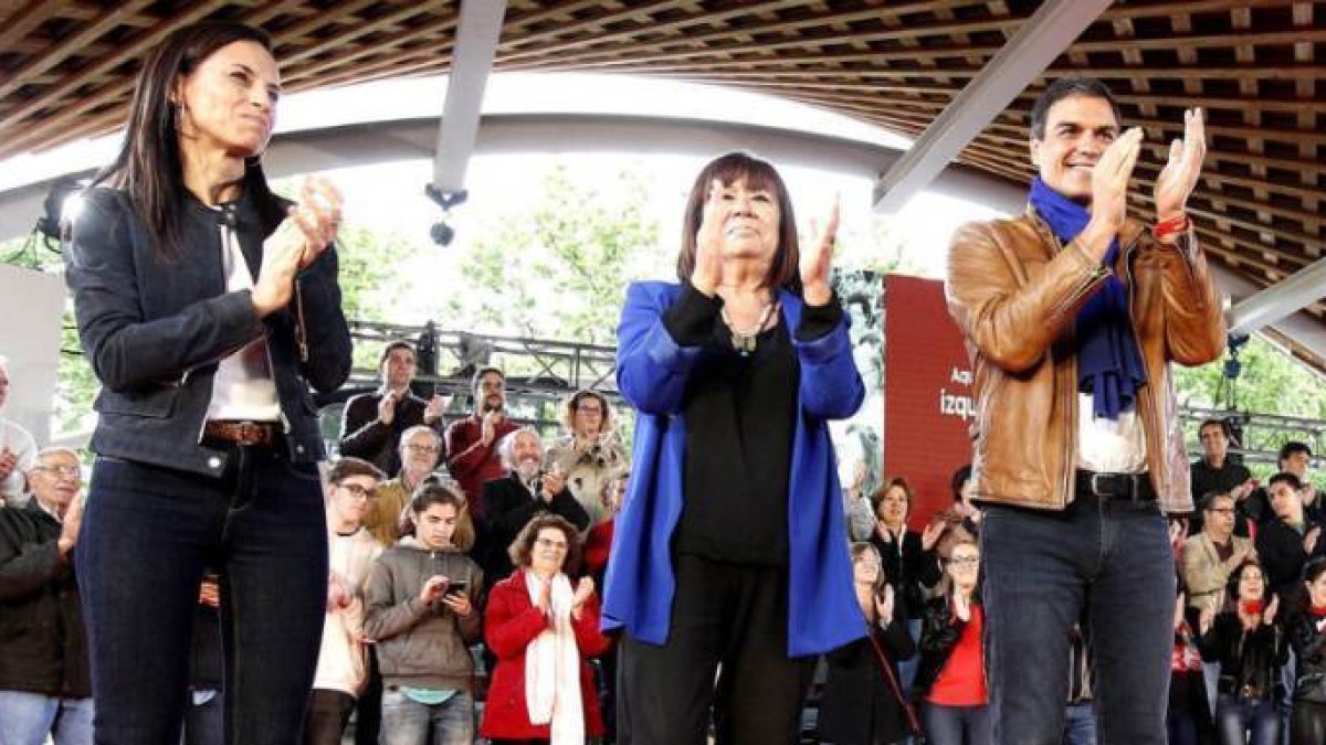 Beatriz Corredor, Cristina Narbona y Pedro Sánchez