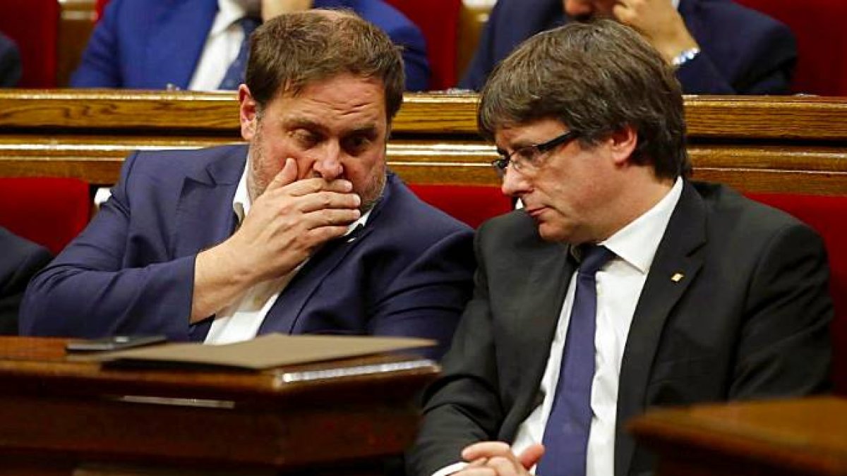 Junqueras y Puigdemont, en una imagen en el Parlament antena del 1-O.