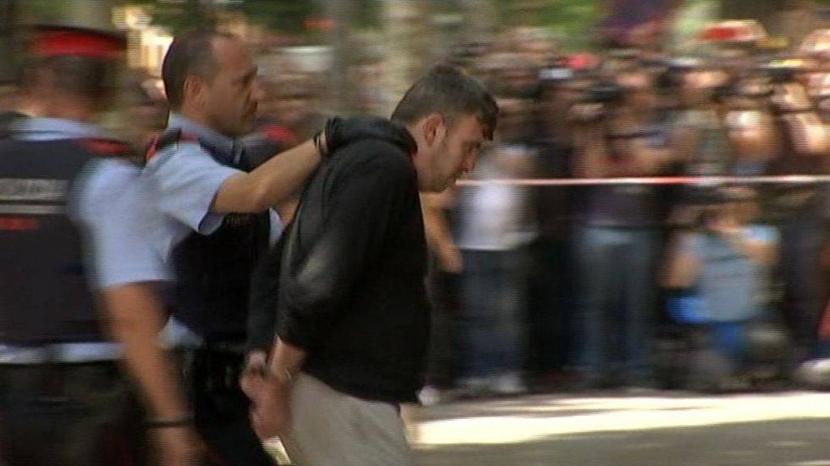 El detenido tiene 42 años y vivía con sus padres en el mismo portal que los abuelos de Laia.