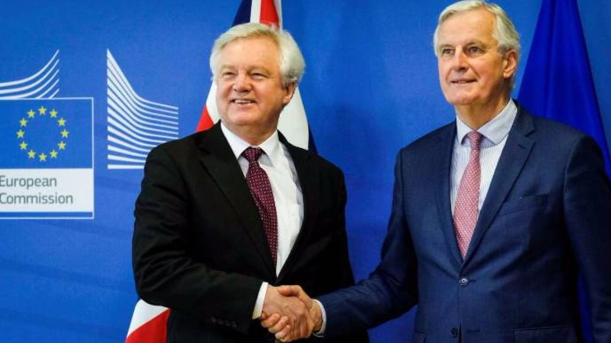 El negociador de la UE para el Brexit, Michel Barnier, y el ministro británico David Davis.