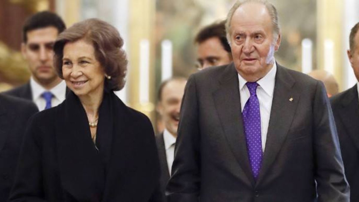 Monegal desvela lo que ocultaban las teles sobre Don Juan Carlos y Doña Sofía