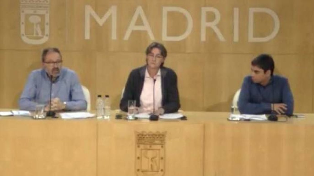 Los responsables del Ayuntamiento de Madrid, este viernes ante los periodistas.