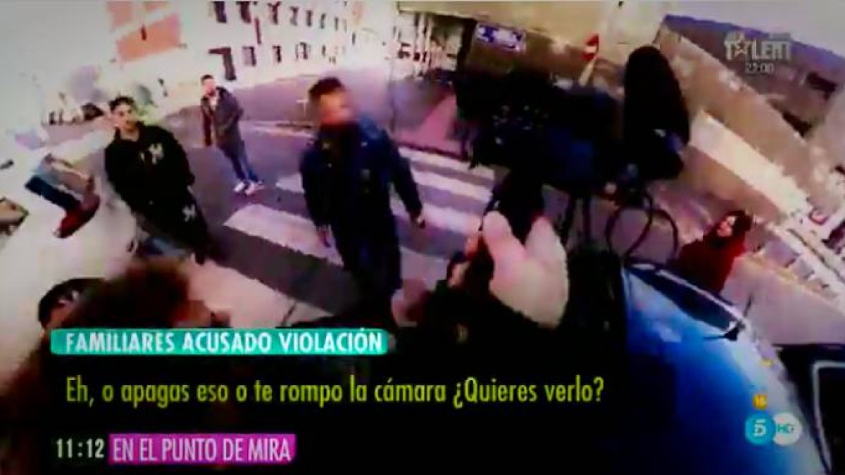 Momento en el que es agredido el equipo de Cuatro.