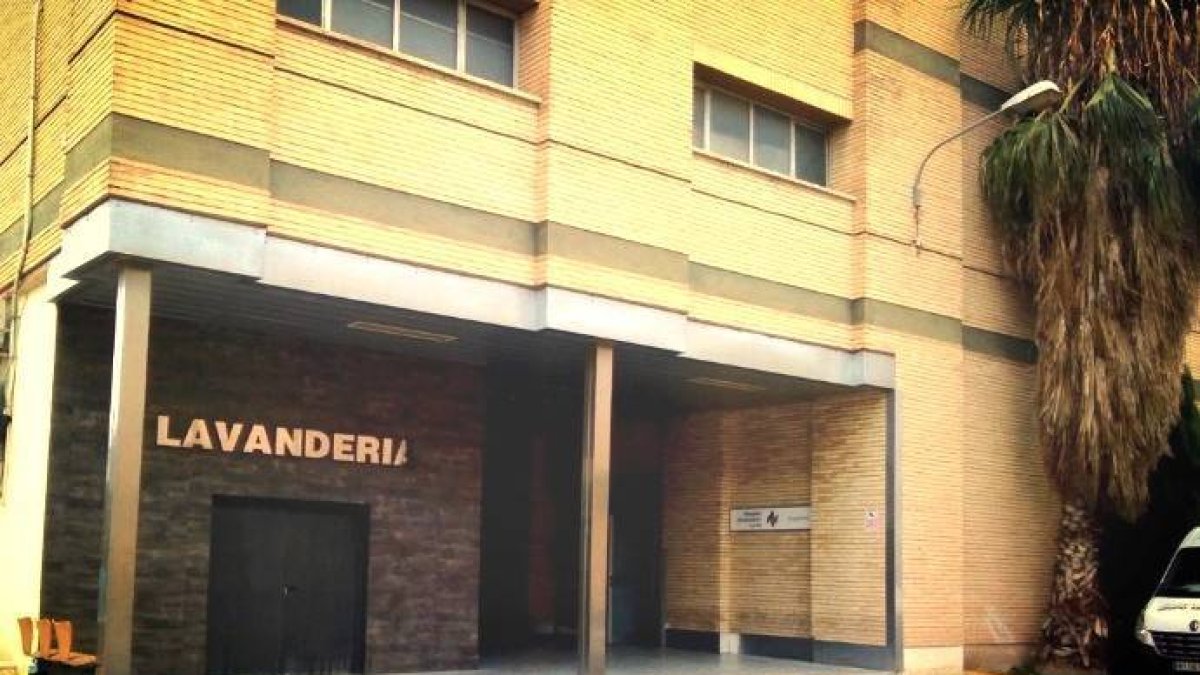 Centro de Lavanderia de La Fe en la Avenida Campanar de Valencia