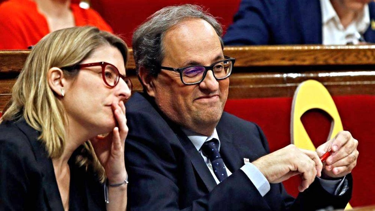 Quim Torra junto a Elsa Artadi, en el Parlament.