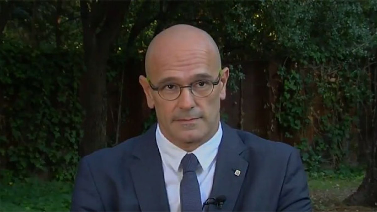 Esta cara se le quedó a Raúl Romeva durante la entrevista.